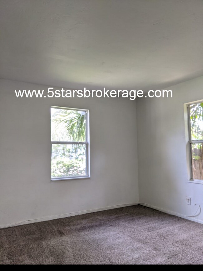 Building Photo - 4654 13th Ave S