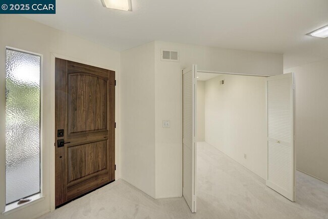 Building Photo - 3377 Rossmoor Pkwy