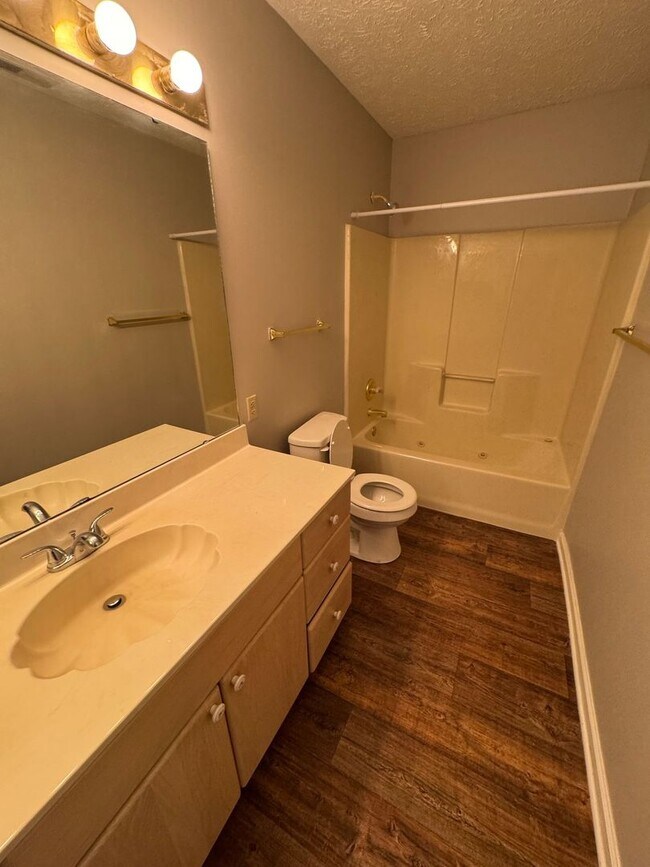 Building Photo - Warren Twp - 3 BR ranch