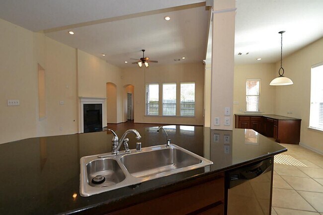 Building Photo - 6606 Cadogan Ct
