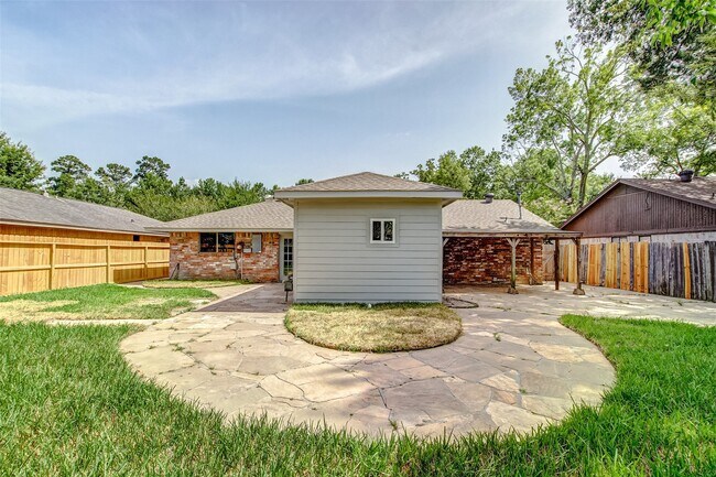 Building Photo - 2323 Tinechester Dr