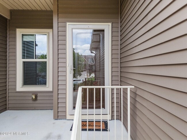 Building Photo - 118 Cypress Cir