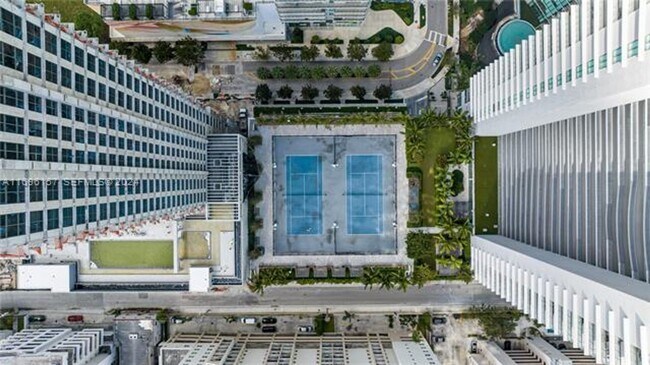 Building Photo - 480 NE 31st St