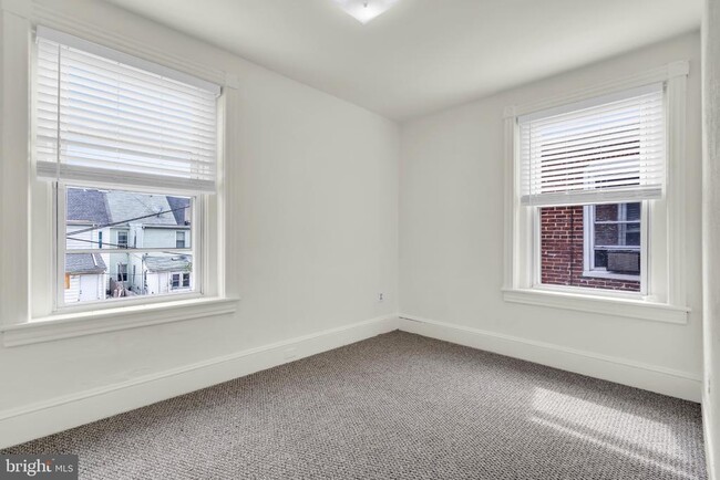 Building Photo - 503 Kossuth St