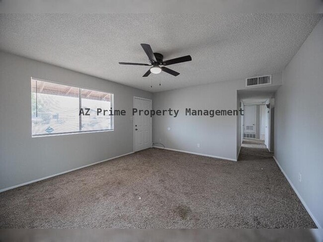 Building Photo - 427 E Malibu Dr