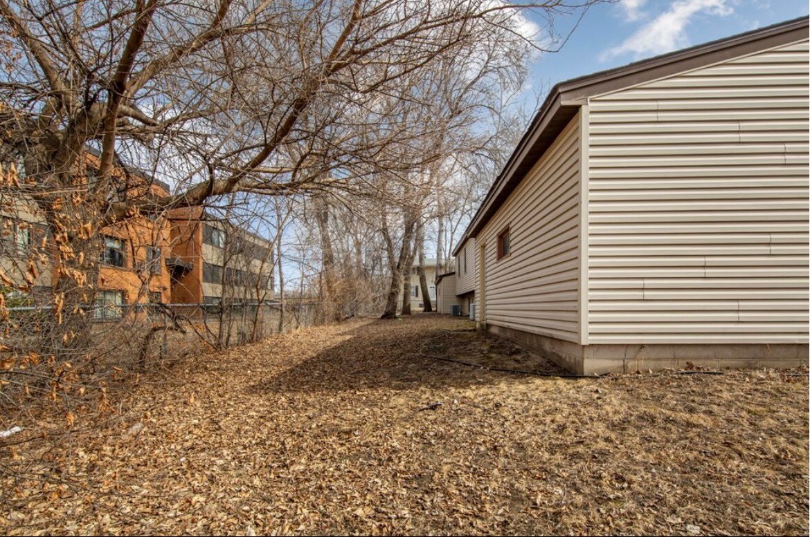 Building Photo - 3828 W 108th St
