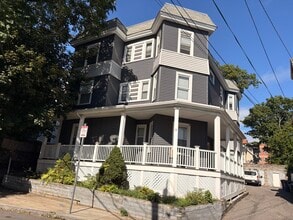 Building Photo - 17 Corwin St