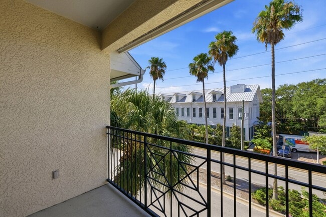 Building Photo - 1810 E Palm Ave