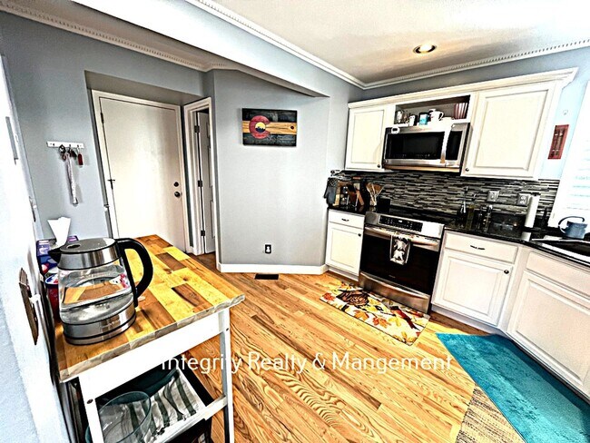Building Photo - 4 bed 4 bath 1,954 sq ft-19151 E Garden Pl. Centennial Co 80015