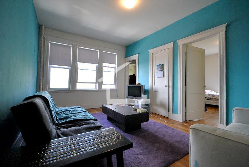 Building Photo - 1626 Comm.Ave Unit 12