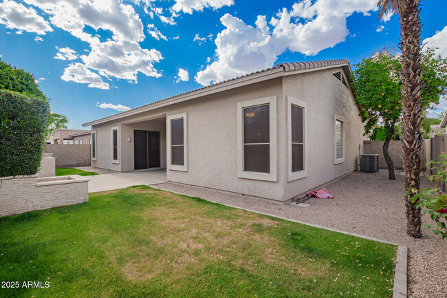 Building Photo - 6923 W Lone Cactus Dr
