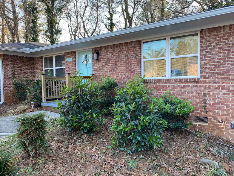 Building Photo - Room in Duplex on Janmar Dr