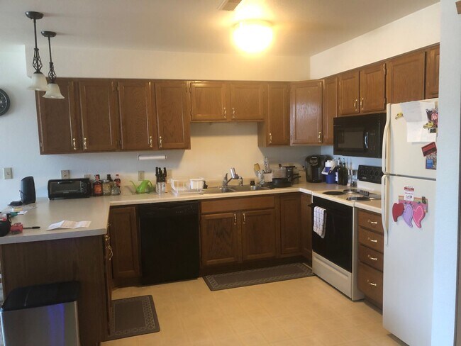 Building Photo - Parkside Village Apartment Homes in Mayville, WI