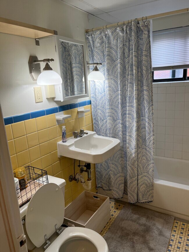 Building Photo - 104 Lewiston Rd