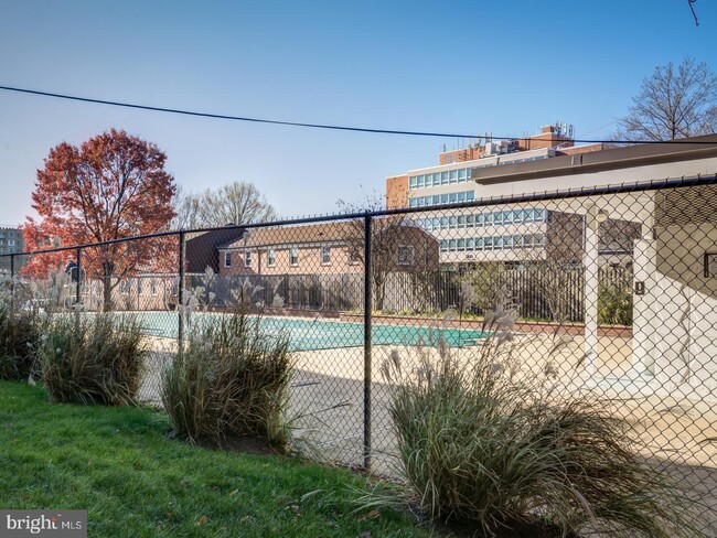 Building Photo - 200 N Maple Ave
