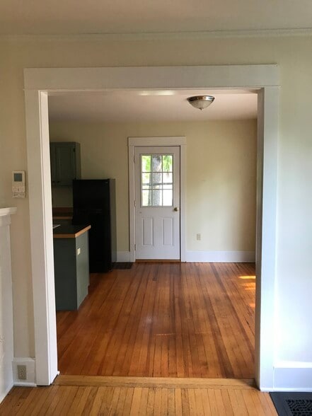 Building Photo - 423 Mitchell St