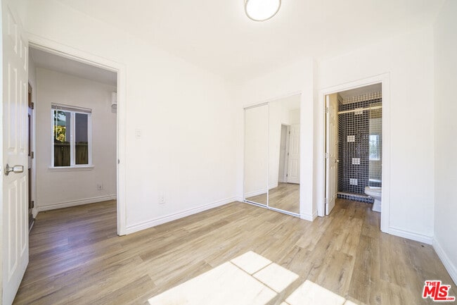 Building Photo - 5347 Fountain Ave