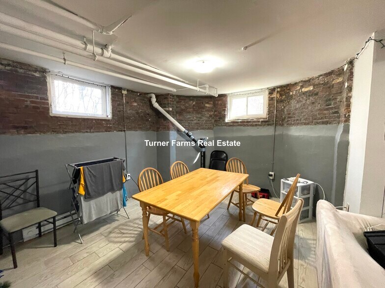 Building Photo - 38 Cherry St