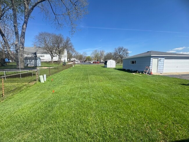 Building Photo - 1310 Somerset Ln