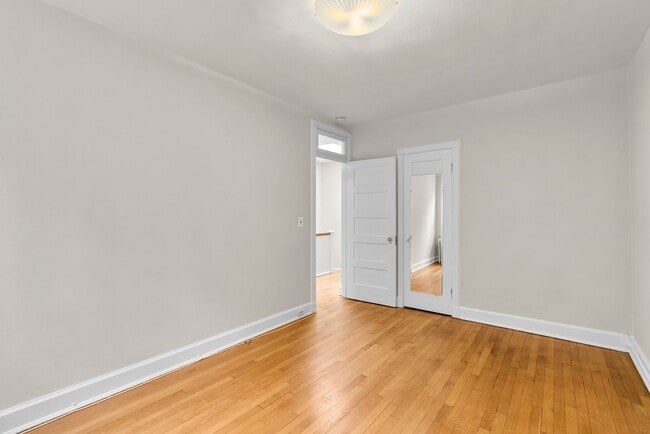 Building Photo - 3 Bed 2 Bath - Glover Park Row Home - Fini...