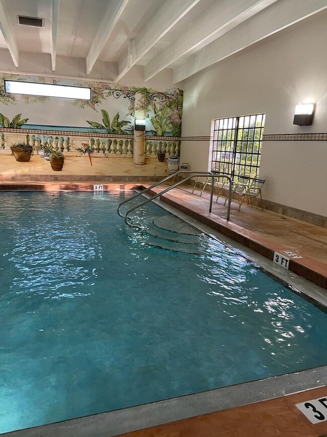 Building Photo - 2052 Cornwall C