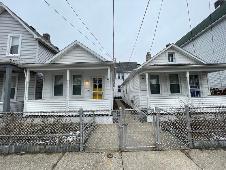 Building Photo - 1585 E 32nd St