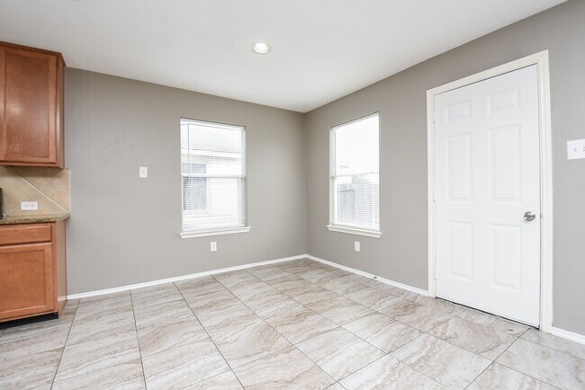 Building Photo - 642 Kiley Dr
