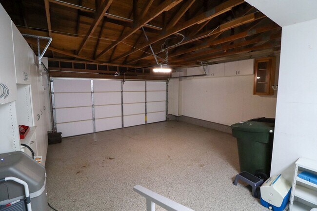 Building Photo - 1050 Pacifica Dr