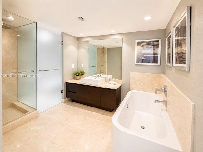 Building Photo - 200 Sunny Isles Blvd