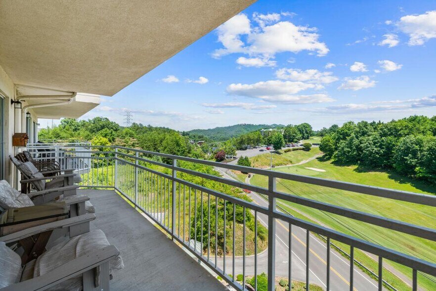 Building Photo - 503 Dollywood Ln