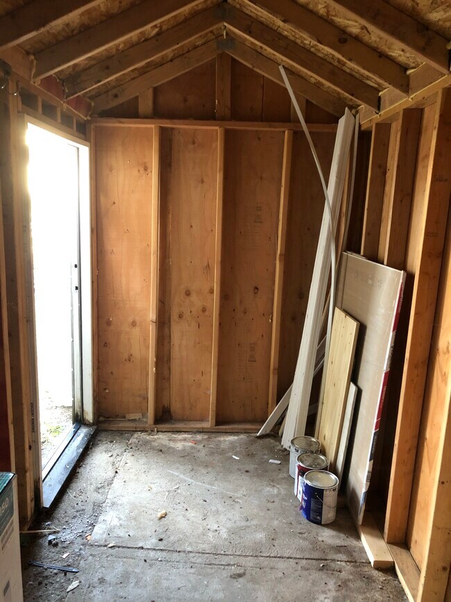 Building Photo - 6618 N Albina Ave