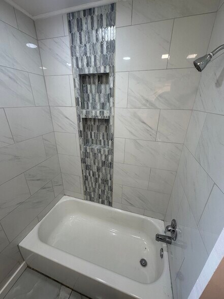 Building Photo - 429 Ventura Ave