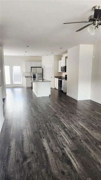 Building Photo - 969 Cades Walk