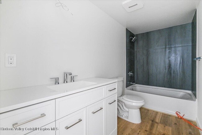 Building Photo - 9 Dubois St