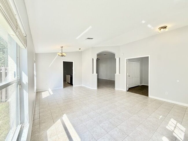 Building Photo - 4768 Ridgemoor Cir