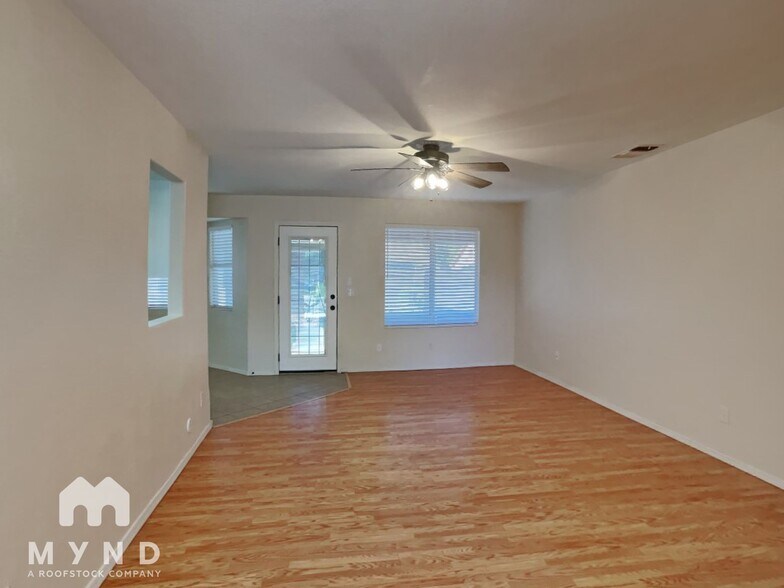 Building Photo - 1757 W Ray Ln