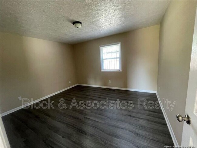 Building Photo - 4959 Fieldcrest Dr