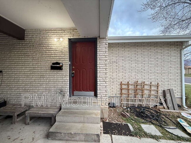 Building Photo - 373 E 150 N