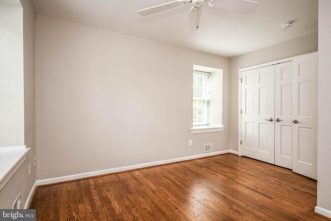 Building Photo - 1211 Vinita Ln