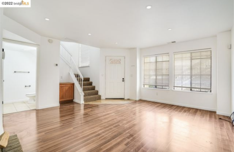 Building Photo - 807 Devonwood