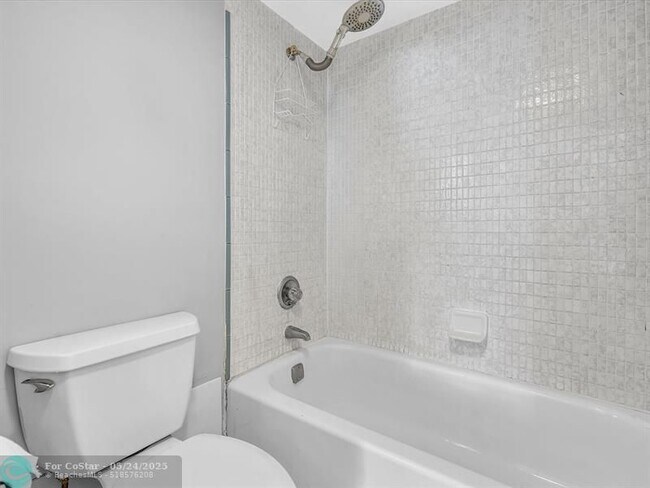 Building Photo - 20379 W Country Club Dr