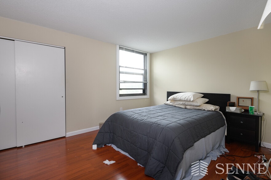 Bedroom 1 - 45 Trowbridge St