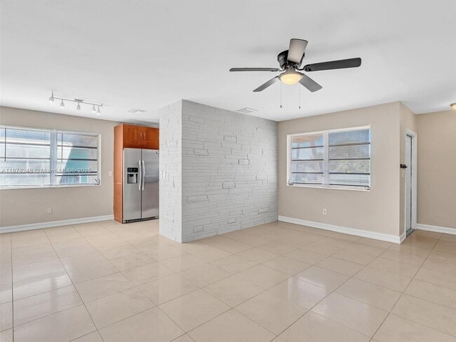 Building Photo - 365 NE 171st Terrace