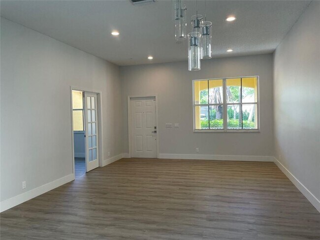 Building Photo - 4293 Laurel Ridge Cir