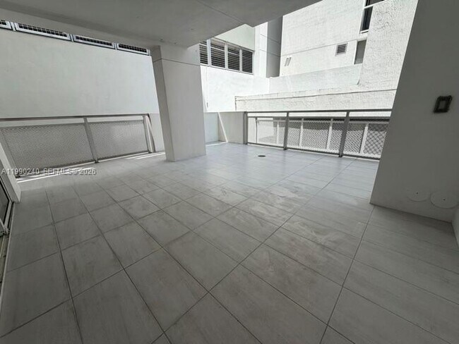 Building Photo - $3,200 1712 sw 2nd Ave #309