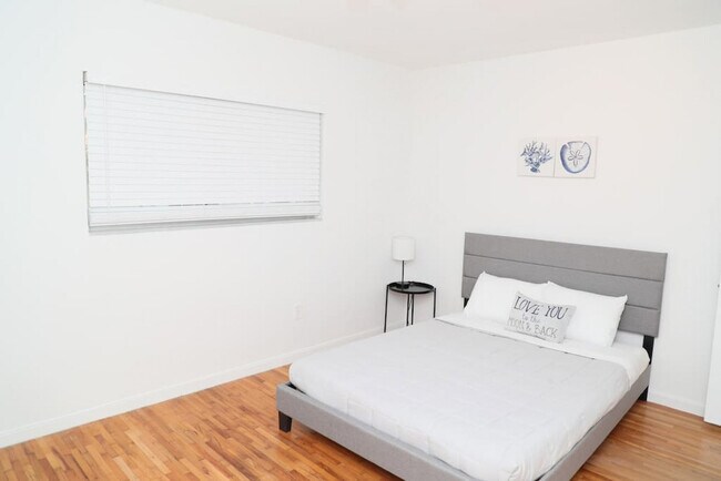 Building Photo - 219 Antilla Ave