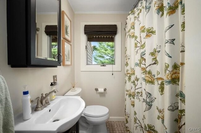 Building Photo - 2943 Lumbard Rd