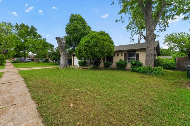 Building Photo - 302 Independence Dr