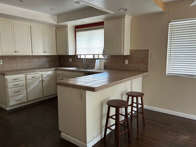 Building Photo - 876 Palmer Ave