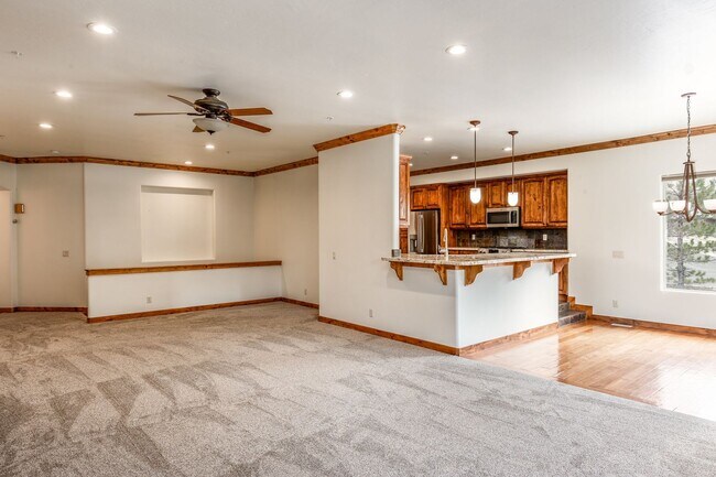 Building Photo - Freshly Renovated Deer Mountain Home for Rent NOW!